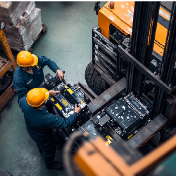 Battery installation in forklift